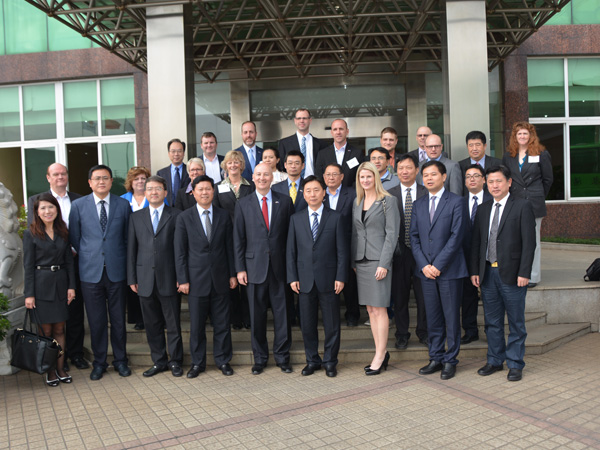 美國內(nèi)布拉斯加州Pete Ricketts州長及代表團參觀訪問江蘇沃得集團